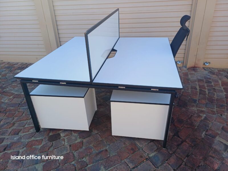 Two way cluster Desk 1600mm x 1600mm - Image 3