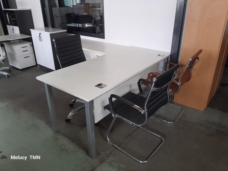 Milk Executive Desk 1800mm x 1800mm - Image 4