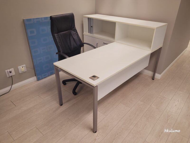 Managerial Desk 1800mm x 1800mm