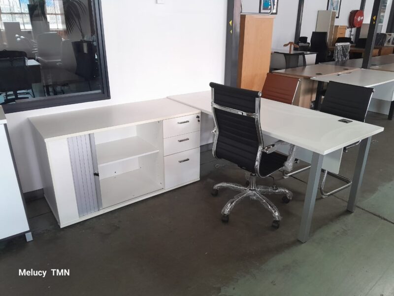 Milk Executive Desk 1800mm x 1800mm - Image 2