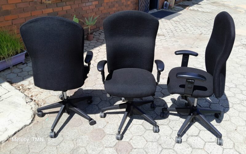 Spine Black chairs