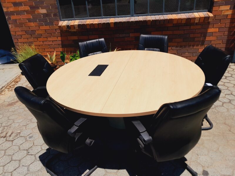 Maple 1800mm Round Table