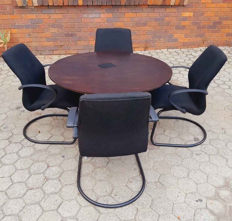 Solid Round Table 1200mm - Image 4