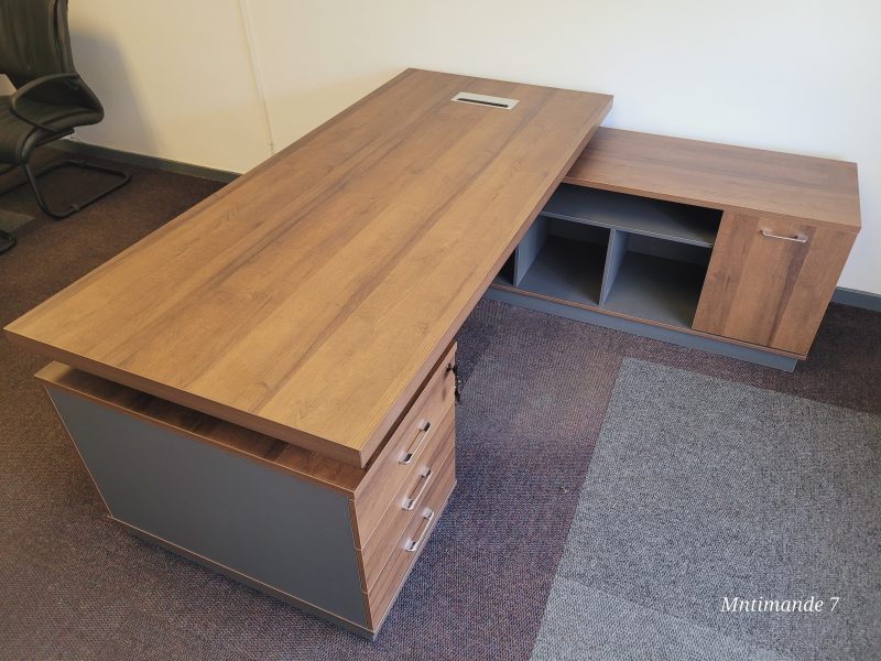 Island Executive Desk 2000mm x 1800mm