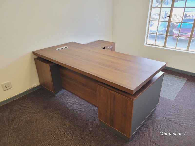 Island Executive Desk 2000mm x 1800mm - Image 4