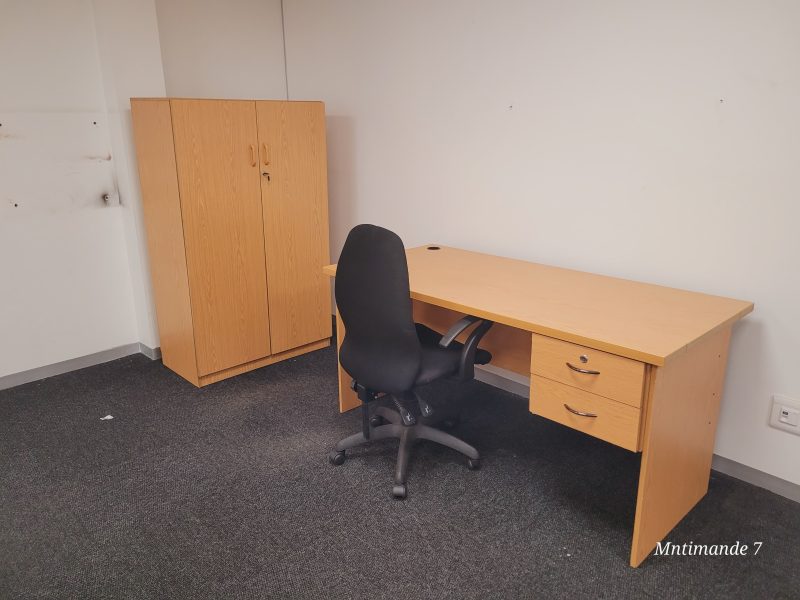 Natural Oak Desk With Drawers 1600mm x 750mm - Image 4